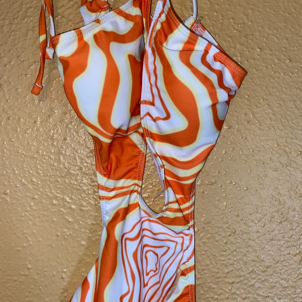 Color one piece swim suit